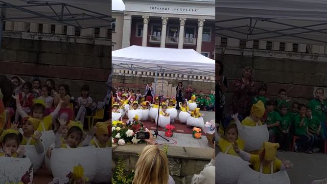 Танцът на пиленцата смотреть онлайн