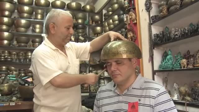 Поющие кубки Непала.Научная магия, заставляющая кипеть холодную воду смотреть онлайн