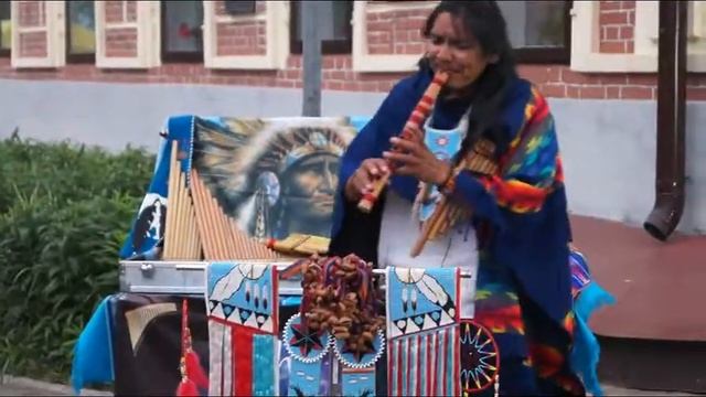 Индеец Аурелио из Эквадора исполняет свои песни смотреть онлайн