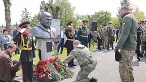 Бюст Сергею Ефремову открыли сегодня в суворовском училище