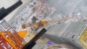 Раскачка башенного крана без пристëжек. Опасное сближ