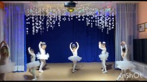 Танец Снежных хлопьев. Якутия #снежинки #танец #балеринки