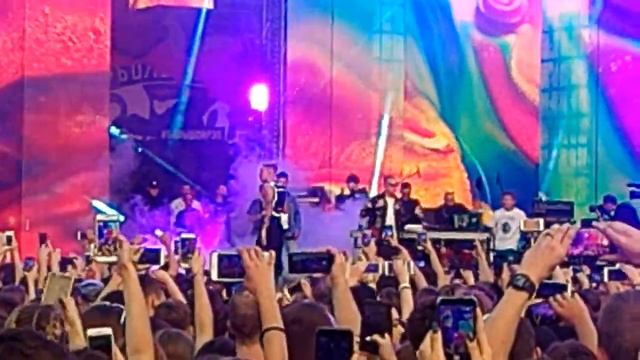 Элджей взорвал Лужники неожиданным появлением с треком Aqua смотреть онлайн