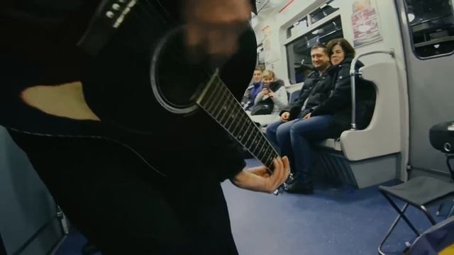 Музыкальный перформанс в Петербургском метро