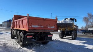 Уборка снега фронтальным погрузчиком XCMG LW 330 RU