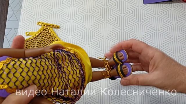 Новый образ Kelsey Siblies Ruby Red. Три платья. смотреть онлайн