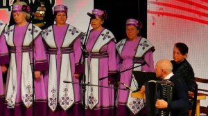 Сохраняя память: народный хор исполняет классические песни ветеранов Второй Мировой Войны.