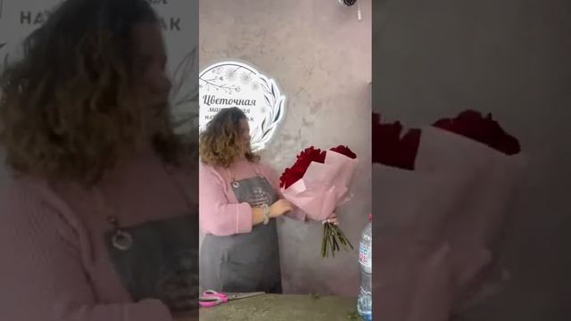 Букет с "французской" розой. Сорт эквадорской розы Экс? смотреть онлайн