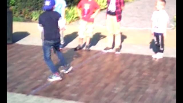 Жека в баттле! Занимается всего месяц, а уже как танцует брэйк данс! смотреть онлайн