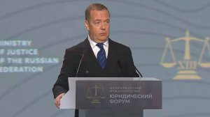 Дмитрий Медведев о "салфетке Макрона"