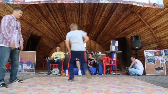 Вадик и Варка -VS- Найн Стрит - 1/4 TopFoot - Rock'ushka Battle (2013) смотреть онлайн