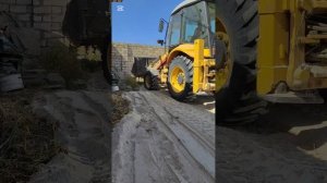 Продолжаю засыпку и трамбовку земли. Подиум практически готов