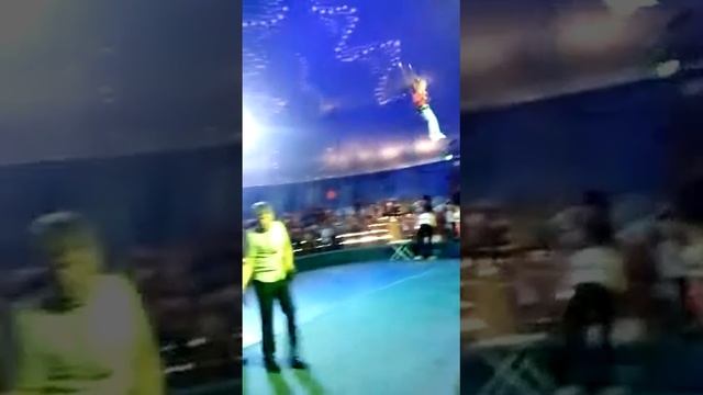 Полёты под куполом цирка!!! смотреть онлайн