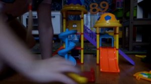 Строим игрушечную детскую площадку