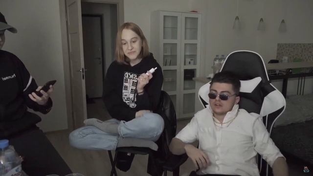 ИРЛ ПРАНК / ОПУЩЕННЫЙ ЗАШЁЛ В ХАТУ К БЛАТНОМУ смотреть онлайн