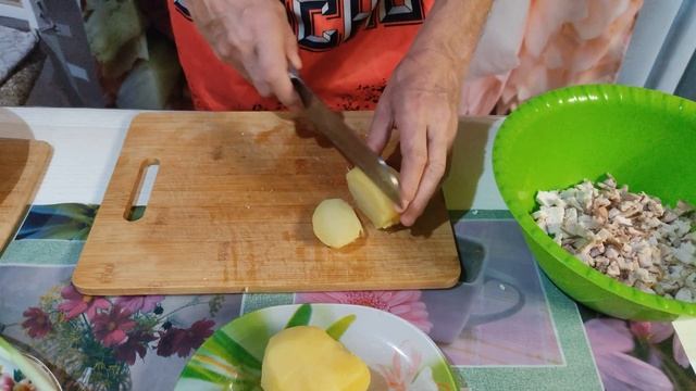 Нежный КУРИНЫЙ Салат с Жареными ОГУРЦАМИ! смотреть онлайн