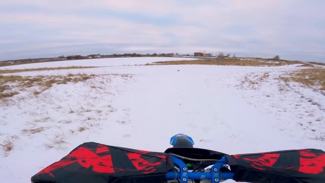 РАЗЛОЖИЛСЯ ТРИ РАЗА!  ПИТБАЙКЕР НАВАЛИВАЕТ ПО ДЕРЕВН?