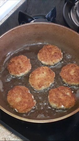 Сочные котлеты с хрустящей корочкой в панировочных сухарях. Рецепт котлет.