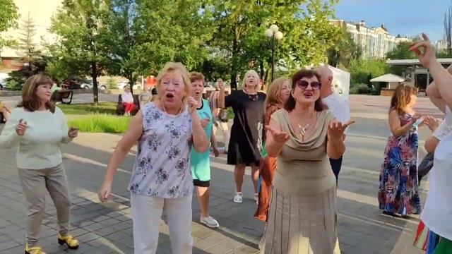 Букет из белых роз....... 16.06.24. смотреть онлайн