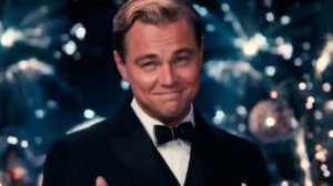 Гэтсби поднимает бокал