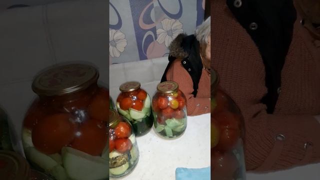Солим огурцы ,помидоры и кабачки. смотреть онлайн
