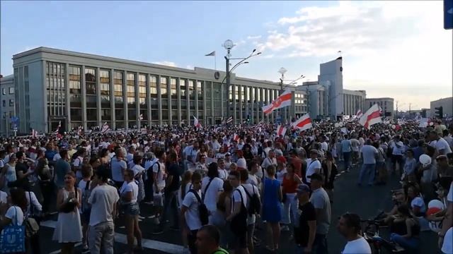ВПЕРВЫЕ! От горизонта до горизонта марш протеста по проспекту Независимости в Минске 16 августа 202 смотреть онлайн