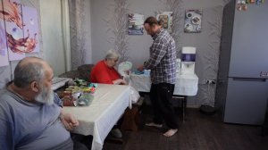 Получил пенсию заехал в продуктовый магазин показываю какие я продукты купил