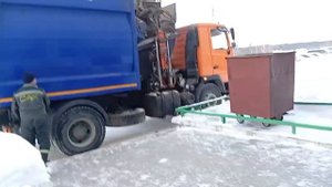 Мусоровоз мАз САХ с боковой загрузкой приехал к нам за