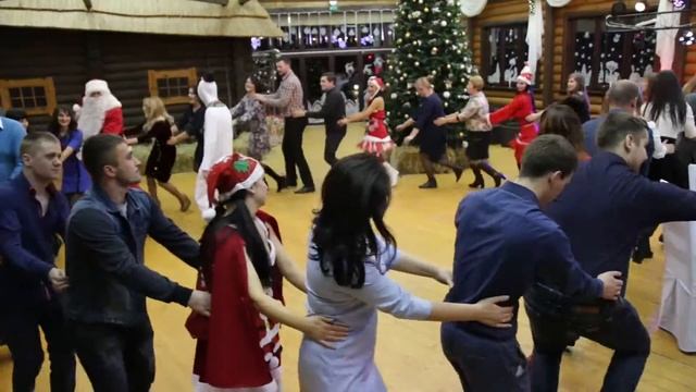 Шоу-балет "Едельвейс" та дует ВлаТар - Мегадрайвовий новорічний флешмоб (найкращі у Львові) смотреть онлайн