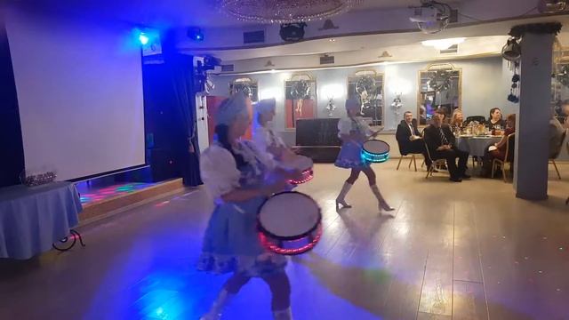 Валенки - Шоу Барабанщиц "EMOTION" смотреть онлайн