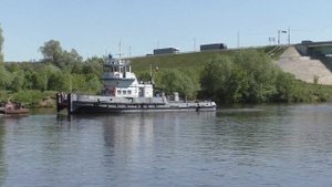 Теплоход Александр Грин и буксир-толкач РТ-369 с баржей 7387 в Бронницах