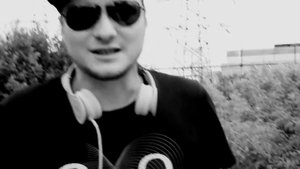 SNTZY - Немолодой.