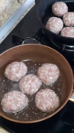 Сочные тефтели с рисом в томатном соусе. Рецепт вкусного ужина. Котлеты с рисом.