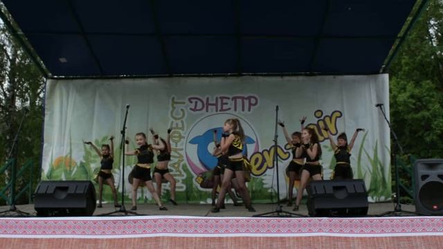 Танцевальный коллектив "ФЕМИЛИ" - Девченки смотреть онлайн