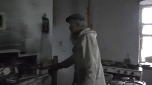 Чистим печи у Никиты, где был хозяином Павел. Сажи и пепла 10 ведер набрали. 01. 10. 2016.