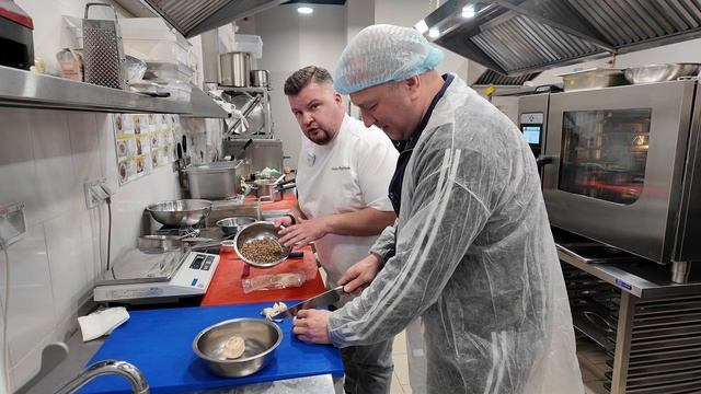 Samsonoff Help Готовит с шефом в ресторане Амбилэнд. Ремонт холодильника. Сервис для ресторанов.