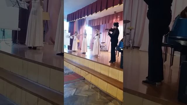 Ансамбль скрипалів "Барвінок" - М.Моно "Гімн любові" смотреть онлайн