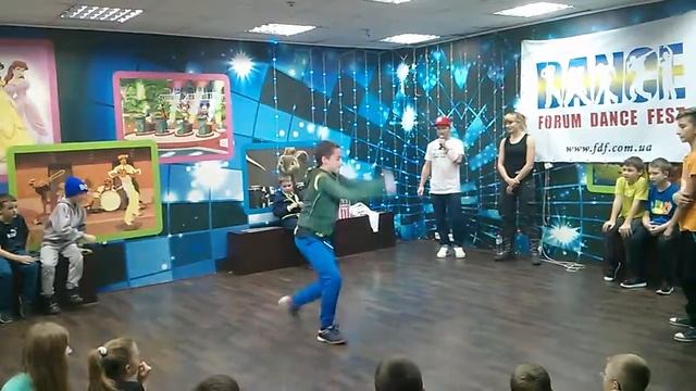 Break Dance Battle на Forum Dance Fest day 4 - Комаренко Иван VS Мельниченко Глеб (1й раунд)