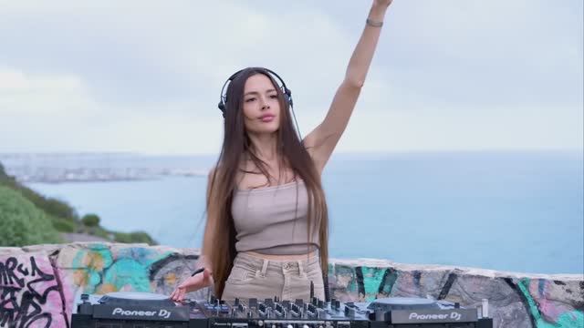 Xenia Dia Live @ Sunset Beach Vibes, Barcelona ｜ Melodic Techno & Progressive House DJ Mix