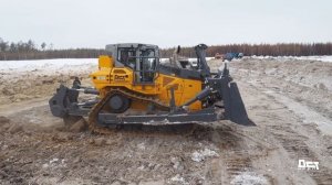 Тяжёлый бульдозер D30 ДСТ УРАЛ в работе