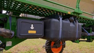 Самоходный разбрасыватель Stara Hercules 6.0 на полях Алтайск