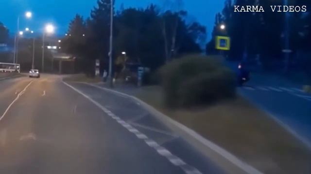 МГНОВЕННАЯ КАРМА! Люди получают по заслугам! Лучшие новые видео приколы 2017 NEW смотреть онлайн