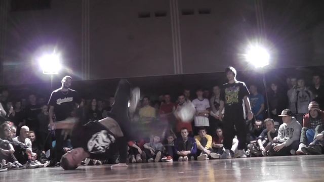 Smart Session 2012\battle\Тимбо,Ти,Томски,Глеб смотреть онлайн