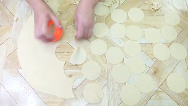 Как лепить ВАРЕНИКИ с ВИШНЕЙ. Пошаговый рецепт вкусных вареников.