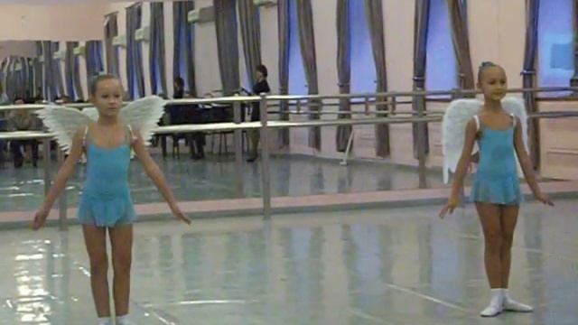 Танец ангелочков.AVI смотреть онлайн