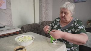 Какой вкусный обед готовит мама Она посолила мойву и убрала в духовку Вкусный салат ПОДВАЛ ИЛЬИЧА