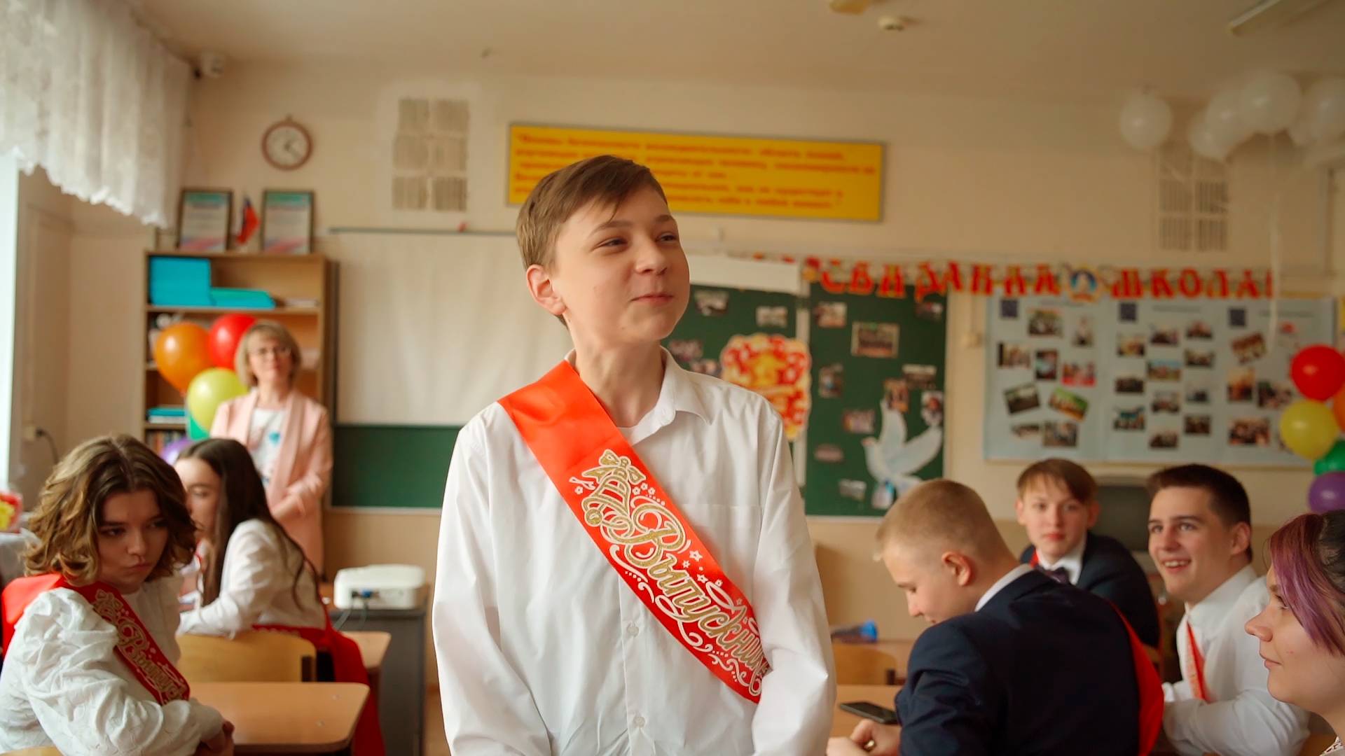 Часть последнего звонка в школе смотреть онлайн
