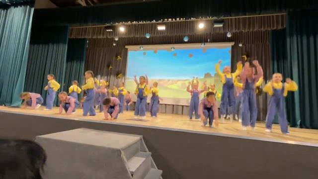 По полям по полям синий трактор едет к вам смотреть онлайн