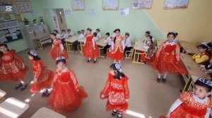 Андижан. Г. Ходжаабад. 2-школа. 3-,,Г,, класс. Танец ,,Навру?