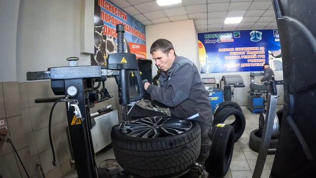 Шиномонтаж низкопрофильной резины 255/40R20 смотреть онлайн
